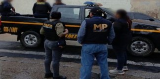 Fiscales del Ministerio Público realizan allanamiento en zona 1 en búsqueda de una mujer desaparecida. Foto: Ministerio Público