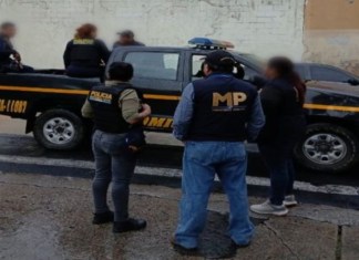 Fiscales del Ministerio Público realizan allanamiento en zona 1 en búsqueda de una mujer desaparecida. Foto: Ministerio Público
