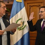 El presidente de la República, Bernardo Arévalo, juramenta a Marco Antonio Villeda como Ministro de Gobernación.