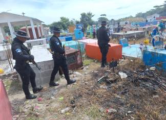 Más de 400 PNC brindarán seguridad en cementerios Más de 400 elementos policiales harán patrullajes en los cementerios General y la Verbena este 1 y 2 de noviembre.