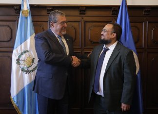 Arévalo se reúne con funcionario de la OEA, Sebastián Kraljevich Sebastián Kraljevich, Secretario para el Fortalecimiento de la Democracia de la Organización de los Estados Americanos(OEA), sostuvo una reunión con el presidente de la República, Bernardo Arévalo, donde conversaron sobre el "panorama democrático del país", días antes de la celebración de la sesión extraordinaria del Consejo Permanente de la OEA, el cual se llevará a cabo este jueves.