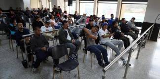 El Juzgado de Turno inició la audiencia de primera declaración en contra de 34 supuestos pandilleros capturados en El Gallito. Foto: La Hora