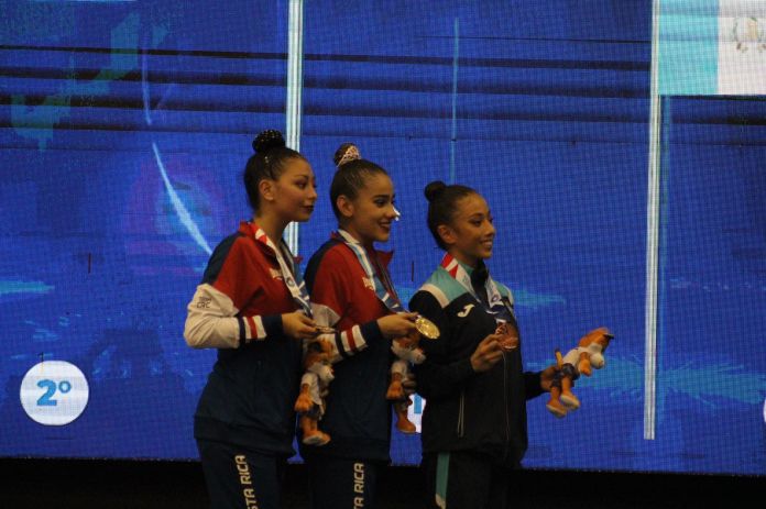 Ganadoras de los primeros tres galardones de gimnasia rítmica. Foto La Hora: Carlos Vicente