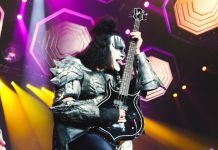 Bajista de Kiss, Gene Simmons, durante un concierto en Francia. Foto La Hora: X/ Gene Simmons