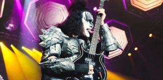 Bajista de Kiss, Gene Simmons, durante un concierto en Francia. Foto La Hora: X/ Gene Simmons