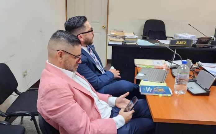La CC otorgó un amparo al MP con el cual se ordena que el ex viceministro de hospitales, Gerardo Hernández, deben enfrentar cargos de fraude. Foto La Hora: Sergio Osegueda
