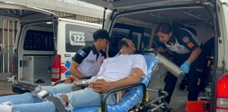 Personas con síntomas de intoxicación en zona 18. Foto La Hora: CVB.