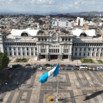Hacia al grado de inversión Fitch Ratings mejora calificación crediticia de Guatemala de BB a BB+ estable