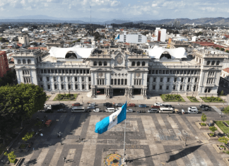 Hacia al grado de inversión Fitch Ratings mejora calificación crediticia de Guatemala de BB a BB+ estable
