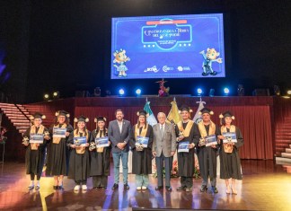 Representantes de IRTRA y CIG en la clausura del diplomado. Foto Cortesía IRTRA.