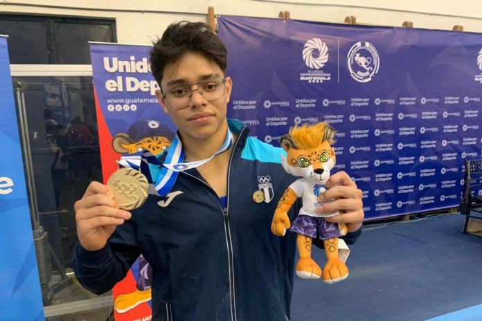 Jayco Sebastian Bourdet logra la medalla de oro en gimnasia rítmica. Foto La Hora: Carlos Vicente
