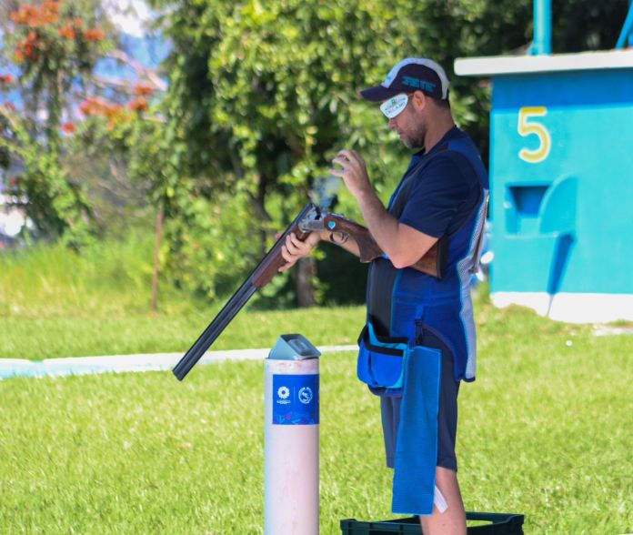 tirador Guatemalteco Jean Pierre Brol, durante la competencia de tiro. Foto La Hora: Carlos Vicente