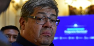 El ministro de gobernación, Francisco Jiménez, aseguró que va tras los pandilleros fugados hasta que se concrete el relevo del cargo. Foto La Hora: Archivo