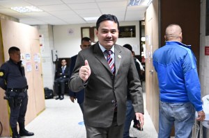 Gobierno prepara acciones contra el juez Orellana tras acusarlo de intento de golpe de Estado