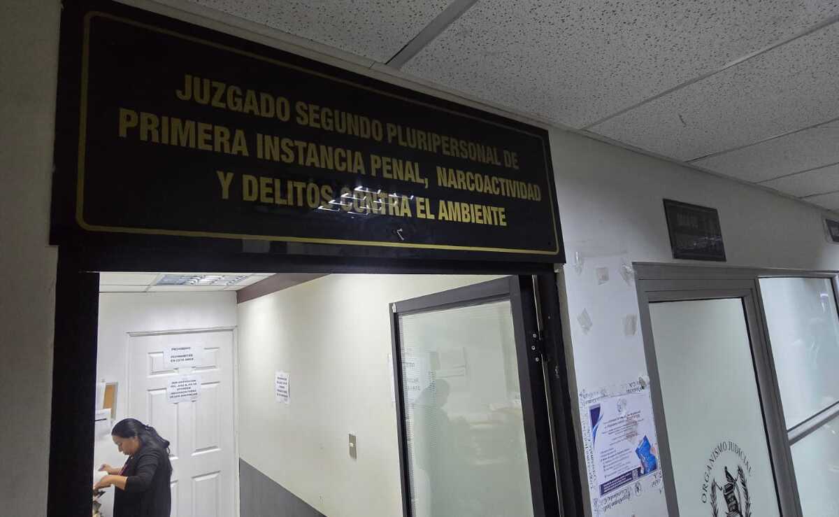 Juzgado Segundo libera a abogada señalada en caso Acuerdos Fraudulentos tras suspensión de órdenes de captura