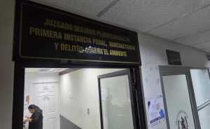 Juzgado Segundo libera a abogada señalada en caso Acuerdos Fraudulentos tras suspensión de órdenes de captura