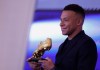 Mbappé recibe la Bota de Oro: «Gracias a todos mis compañeros… Es un placer jugar en el Real Madrid» Kylian Mbappé Bota de Oro
