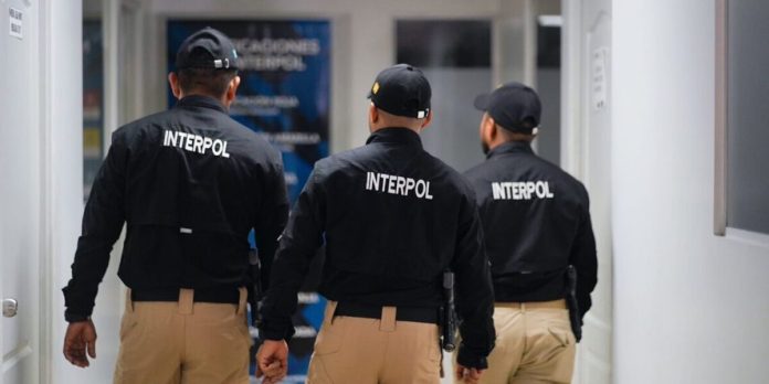 Los busca la Interpol activan alertas rojas para capturar a reos fugados de Fraijanes 2 Los busca la Interpol, activan alertas rojas para capturar a reos fugados de Fraijanes 2