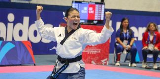 María Alejandra Higueros, abanderada de la delegación de Guatemala. Foto: La Hora/Carlos Vicente.