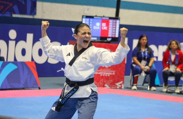 juegos centroamericanos María Alejandra Higueros, abanderada de la delegación de Guatemala. Foto: La Hora/Carlos Vicente.