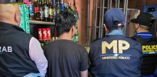 Rescatan a menor que laboraba en licorería durante inspección del Mintrab en Villa Nueva.