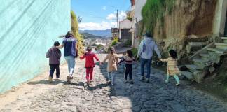 Delegación Departamental de Quetzaltenango rescató a cinco niños de 11, 10, 8, 6 y 5 años. Foto La Hora: PGN.