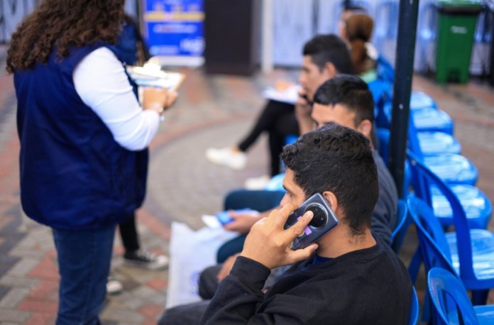 Guatemala recibió el primer vuelo con personas migrantes guatemaltecas y hondureñas retornadas desde Estados Unidos. Foto La Hora: IGM.