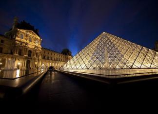 El Louvre cerró este domingo tras un atraco sin heridos, informó la ministra Rachida Dati.