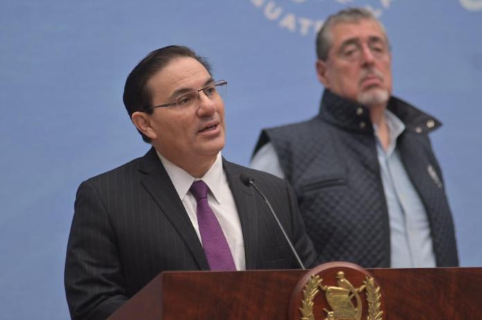 Nuevo ministro de Gobernación, Marco Antonio Villeda, y el presidente Bernardo Arévalo. Foto La Hora: Fabricio Alonzo