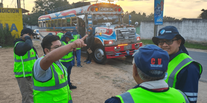 Operativos DGT (1) Para este fin de semana se espera una masiva afluencia de viajeros en las terminales de buses, quienes aprovechan el descanso para visitar a sus seres queridos en su lugar de origen. Foto La Hora: DGT