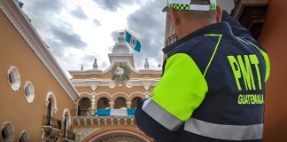 PMT en el Centro Histórico por fuerte carga vehicular ocasionado por eventos realizados este fin de semana. Arte La Hora: Alejandro Ramírez