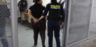 Marylin Gabriela Ángel Menéndez, presunta responsable de atropellar a PMT en zona 9. Foto La Hora: PNC.