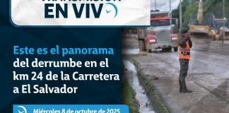 Por tercer día consecutivo, autoridades continúan con la limpieza del derrumbe en el kilómetro 24 de carretera a El Salvador. Arte La Hora: Alejandro Ramírez.