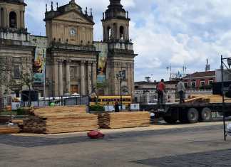 Cierran la Plaza de la Constitución por preparativos del Festival Navideño
