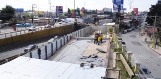 Construcción del nuevo paso a desnivel en Santa Catarina Pinula. Foto la Hora: Sebastián Siero