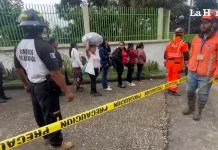 Derrumbe carretera a El Salvador: Colegio habilita nuevamente paso peatonal Colegio habilita nuevamente paso peatonal tras derrumbe en el kilómetro 24 de carretera a El Salvador. Foto La Hora: Daniel Ramírez.