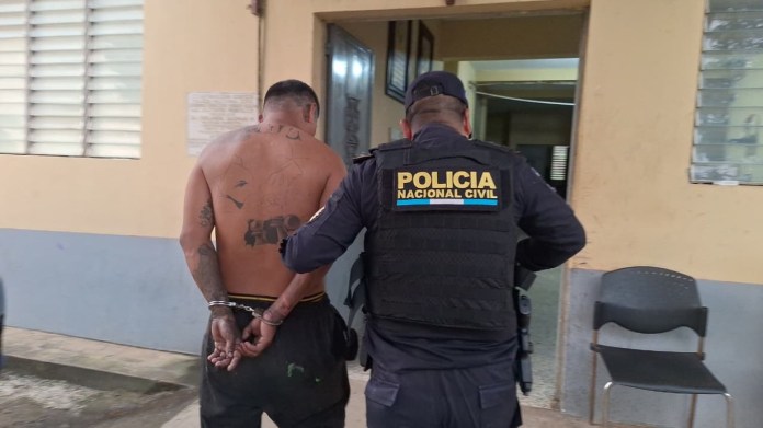 Detienen a alias “Perucho” en San Marcos; habría intentado impedir allanamiento relacionado con reos fugados.