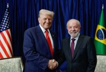 Lula y Trump acuerdan iniciar negociaciones comerciales tras reunión en Malasia Los presidentes Trump de EE.UU. y Lula da Silva de Brasil en su reunión en Malasia. Foto La Hora: X/ Lula da Silva