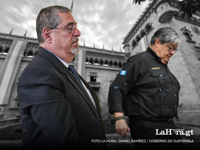 Presunta salida del ministro de Gobernación, Francisco Jiménez. Foto La Hora Presunta salida del ministro de Gobernación, Francisco Jiménez. Foto La Hora