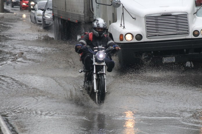 Archivo de lluvia afectando en la ciudad capital. Foto La Hora: Jose Orozco