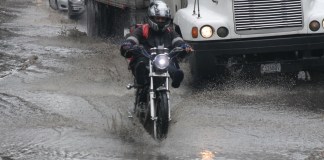 Archivo de lluvia afectando en la ciudad capital. Foto La Hora: Jose Orozco