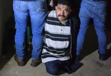 “Black Demon”: el perfil del líder del Barrio 18 que cumplía 180 años de prisión y escapó de Fraijanes II Líder del Barrio 18, alias "Black Demon" recapturado en Santa Rosa. Foto La Hora: PNC