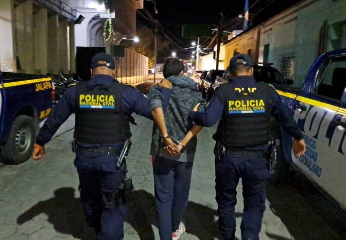 Recapturado en Jalapa por hurto fue sorprendido con «arma de fuego hechiza». Foto La Hora: PNC