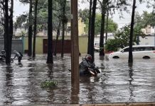 Reportan inundaciones, caídas de árboles y pequeños derrumbes por las fuertes lluvias de esta tarde Inundación reportada en el anillo periférico. Foto La Hora: Redes Sociales