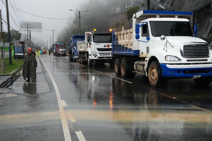 Provial: Rutas alternas por derrumbe en km 24 en carretera a El Salvador. Foto La Hora: Daniel Ramírez