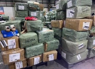 La SAT informa el decomiso de 181 mil 464 pares de zapatos deportivos y tenis.