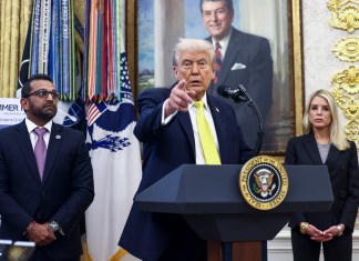 Trump autoriza a la CIA a ejecutar operaciones encubiertas en Venezuela.