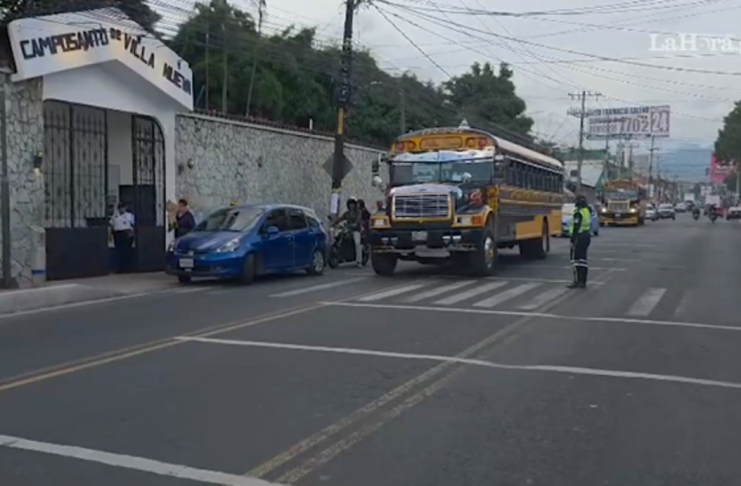 Día de Todos los Santos y el tradicional Desfile de Fieros 2025. Foto La Hora: Captura de Pantalla.