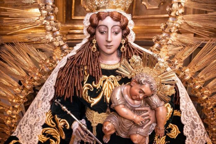Cada 1 de octubre, la Ciudad de Guatemala se llena de devoción y tradición.