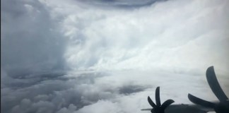 Vuelo de reconocimiento del escuadrón meteorológico de la Fuerza Aérea de EE. UU. Foto La Hora: RRSS @sentdefender